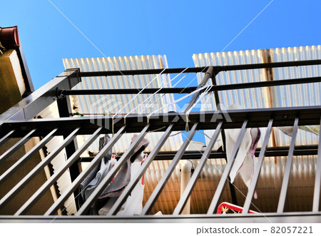 颱風損壞的聚碳酸酯瓦楞板 82057221