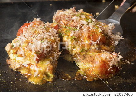 Osaka Okonomiyaki Tomato and Cheese 82057469