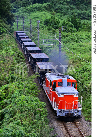 Hoki construction by DE10 diesel locomotive Hoki construction by DE10 diesel locomotive 82057993