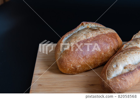 Bread close-up black background material Bread close-up black background material 82058568