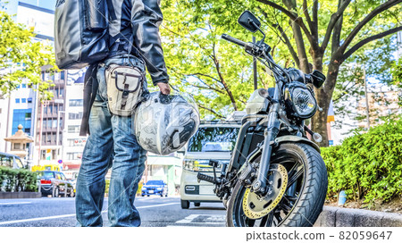 Tokyo Touring 騎手在表參道街邊停車場停放自行車的圖片截圖 82059647