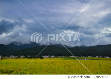 Satoyama in the light rain approaching clouds in September in the Yamazaki district of Asahi Town, Toyama Prefecture Satoyama in the light rain approaching clouds in September in the Yamazaki district of Asahi Town, Toyama Prefecture 82059665