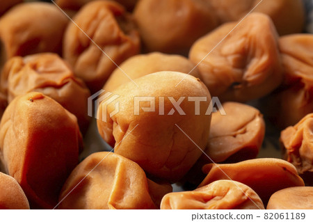 攤開的梅干 82061189