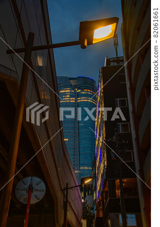 Streetlights, Tokyo and Roppongi Hills 82061661