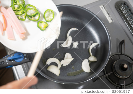 在家製作的那不勒斯意粉過程 82061957