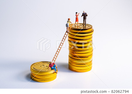 Income inequality in the world and Japan, widening inequality between the rich and the low-income 82062794
