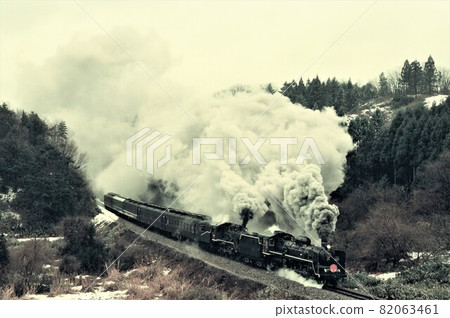 A heavy-duty steam locomotive that advances through Oku Noto in winter A heavy-duty steam locomotive that advances through Oku Noto in winter 82063461