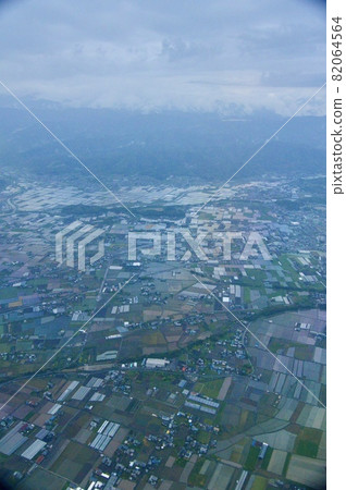從飛機窗口看到的“高知平原”(ANA568航班/高知龍馬機場→羽田機場) 從飛機窗口看到的“高知平原”(ANA568航班/高知龍馬機場→羽田機場) 82064564