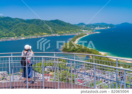 (Kyoto) Amanohashidate seen from the Hiryu Kan Corridor (Kyoto) Amanohashidate seen from the Hiryu Kan Corridor 82065004
