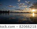 陽光明媚的日落 82066218