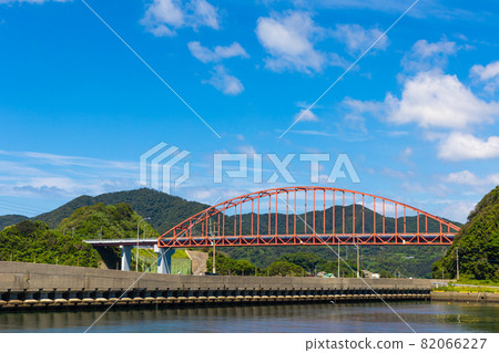 從長崎市 Kabashima 看到的 Kabashima Bridge(拱橋) 從長崎市 Kabashima 看到的 Kabashima Bridge(拱橋) 82066227