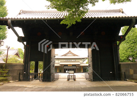 Former Honbo front gate of Kanei-ji Temple Rinoji Ryodaishi Kaisando Tenkai Jiyoku Daishi Ryogen Jie Daishi Ueno Park, Taito-ku, Tokyo Former Honbo front gate of Kanei-ji Temple Rinoji Ryodaishi Kaisando Tenkai Jiyoku Daishi Ryogen Jie Daishi Ueno Park, Taito-ku, Tokyo 82066755