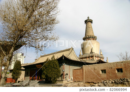 Exterior view of Zhangye Daibutsu Temple, home to China's largest Nirvana Buddha Exterior view of Zhangye Daibutsu Temple, home to China's largest Nirvana Buddha 82066994