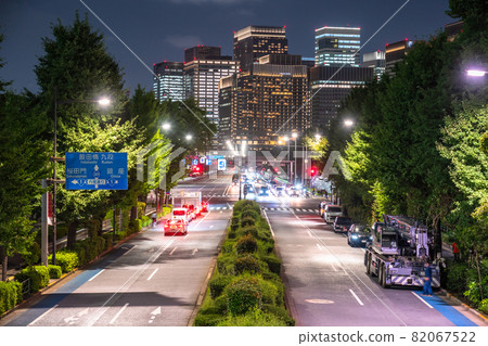 《Tokyo》 Night view of Tokyo Marunouchi / office district 82067522
