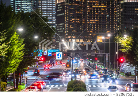 《Tokyo》 Night view of Tokyo Marunouchi / office district 82067523