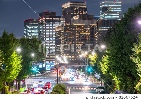 《Tokyo》 Night view of Tokyo Marunouchi / office district 82067524