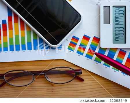 Business image, graph, smartphone, glasses, women 82068349