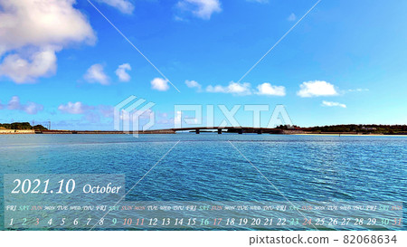 [Calendar 1 page below] October 2021 _ Okinawa / Kumejima _ Tropical blue sky Bridge over the blue sea 82068634