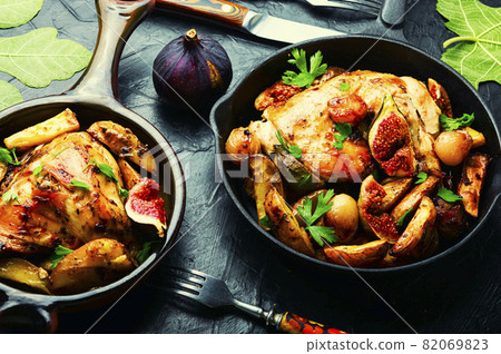 Baked chicken leg with potatoes and figs Baked chicken leg with potatoes and figs 82069823