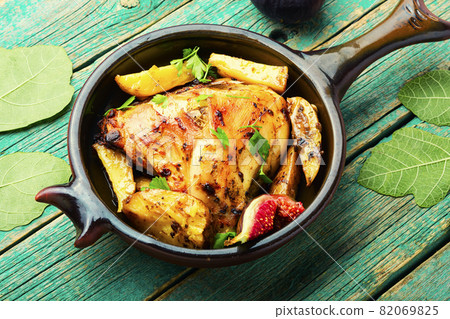 Baked chicken leg with potatoes and figs Baked chicken leg with potatoes and figs 82069825