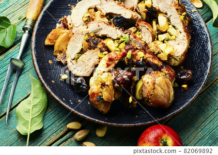 Meatloaf with dates and apples Meatloaf with dates and apples 82069892