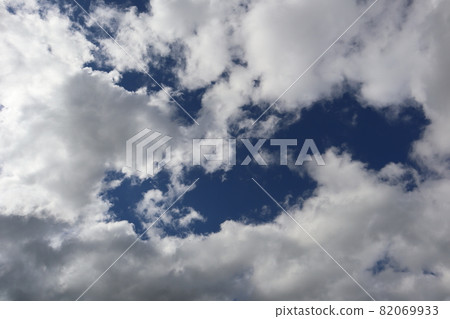 灰雲、白雲和藍天 灰雲、白雲和藍天 82069933