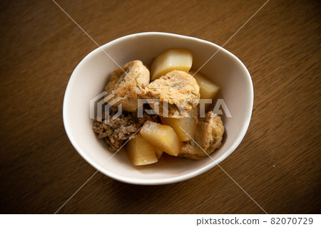 Boiled radish and ganmodoki Boiled radish and ganmodoki 82070729