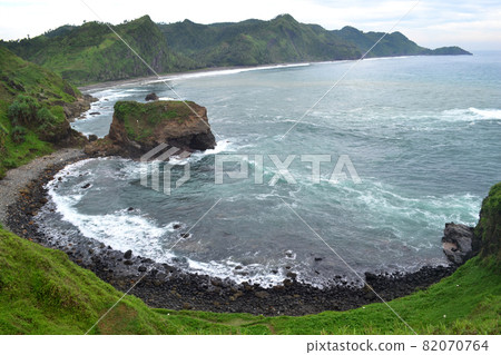 Beach and hill in Hindia ocean Beach and hill in Hindia ocean 82070764