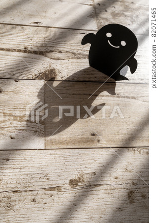 Halloween ghosts and shadows 82071465