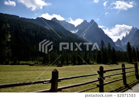 Walk along the meadows valley 82071583