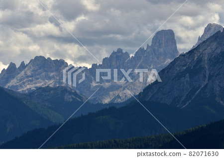 Dolomite rock group Dolomite rock group 82071630