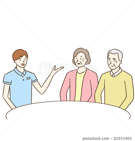 老人面帶微笑地接受護理人員的解釋 82072405