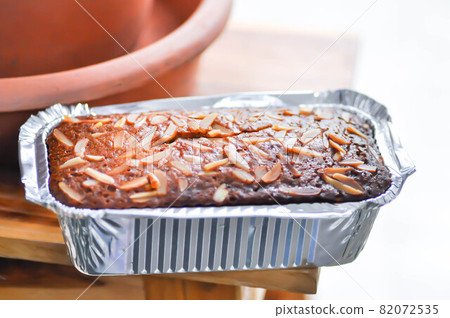 cake ,banana cake or almond cake 82072535