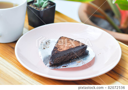 chocolate cake or dark chocolate cake, brownie 82072536