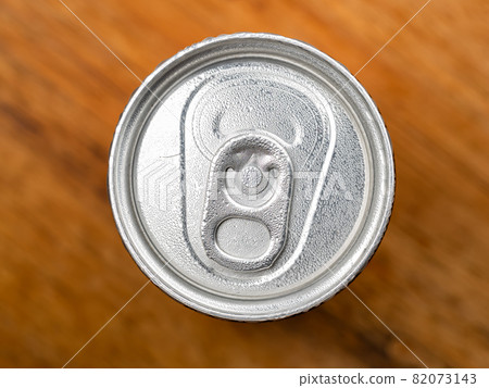 Top view of cold metallic can of beverage with water droplet. Top view of cold metallic can of beverage with water droplet. 82073143