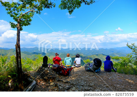 在熊野古道和Kountokoshi 徒步旅行的圖像· 前往熊野本宮大社的Hyakuken Gura 前的山路· 和歌山縣田邊市 在熊野古道和Kountokoshi 徒步旅行的圖像· 前往熊野本宮大社的Hyakuken Gura 前的山路· 和歌山縣田邊市 82073559