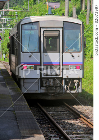 小谷站 3 號線 Kiha 120 22 大糸線從南小谷到糸魚川停止 小谷站 3 號線 Kiha 120 22 大糸線從南小谷到糸魚川停止 82073997