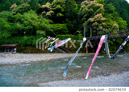 川湯溫泉・源頭不斷從河底湧出的神秘溫泉・鯉魚旗風景・和歌山縣田邊市本宮町(4) 川湯溫泉・源頭不斷從河底湧出的神秘溫泉・鯉魚旗風景・和歌山縣田邊市本宮町(4) 82074639