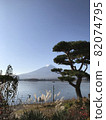 Mt. Fuji in autumn, Lake Kawaguchi ① 82074795