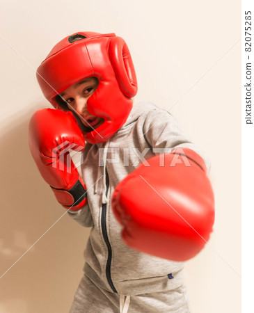 True little fighter boxer strikes True little fighter boxer strikes 82075285