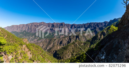 Panoramic View of the National Park Caldera de Taburiente in La Palma Panoramic View of the National Park Caldera de Taburiente in La Palma 82075296