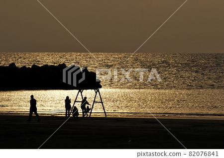 Family time on the beach at dusk Family time on the beach at dusk 82076841