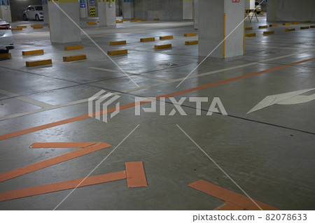 Underground carpark 82078633