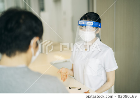 醫院接待處的女士(接待單/面罩) 醫院接待處的女士(接待單/面罩) 82080169