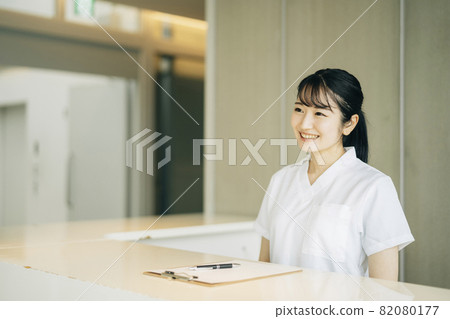 醫院接待處的女人（問候） 82080177