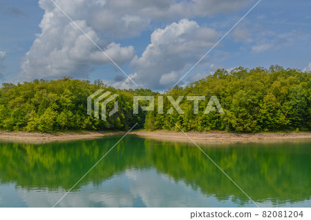 A pristine beauty, Laurel River Lake is in Daniel Boone National Forest, Corbin, Kentucky 82081204