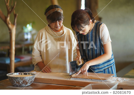 做蕎麥麵的女人 82081670