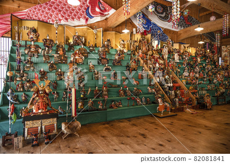 Spring tradition of Kiso / Tsumagojuku, gorgeous chick decoration Spring tradition of Kiso / Tsumagojuku, gorgeous chick decoration 82081841