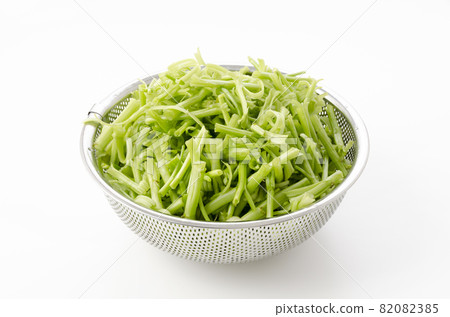 準備菠菜莖 準備菠菜莖 82082385