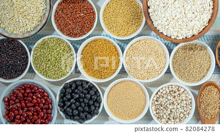 雜糧生活健康形象(紅豆、薏米、糯米、日本小米、藜麥、阿曼沙拉、黑豆、紅米、糙米、 雜糧生活健康形象(紅豆、薏米、糯米、日本小米、藜麥、阿曼沙拉、黑豆、紅米、糙米、 82084278